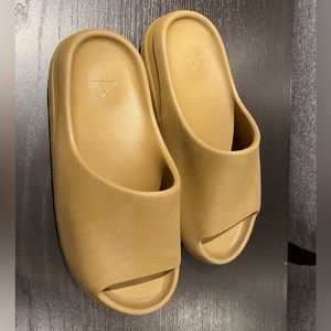 Yeezy slide (ochre)